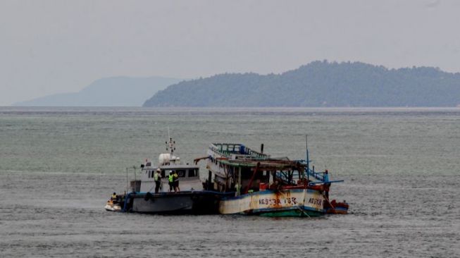 Dua Kapal Asing Berbendera Vietnam di Tenggelamkan di Pulau Galang Batam
