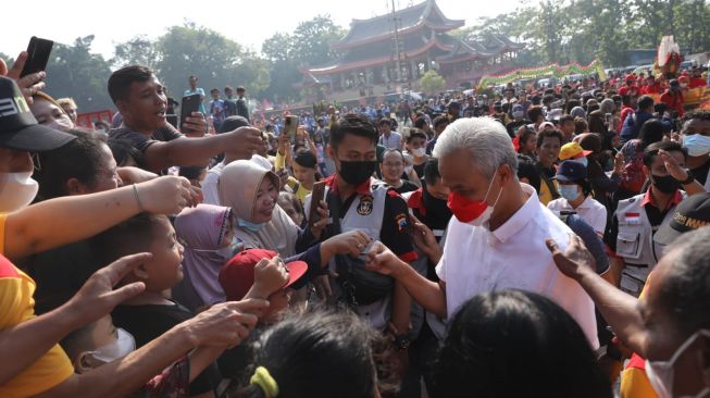 Wow! Berbaur dengan Warga, Ganjar Ikut Meriahkan Festival Cheng Ho 2022