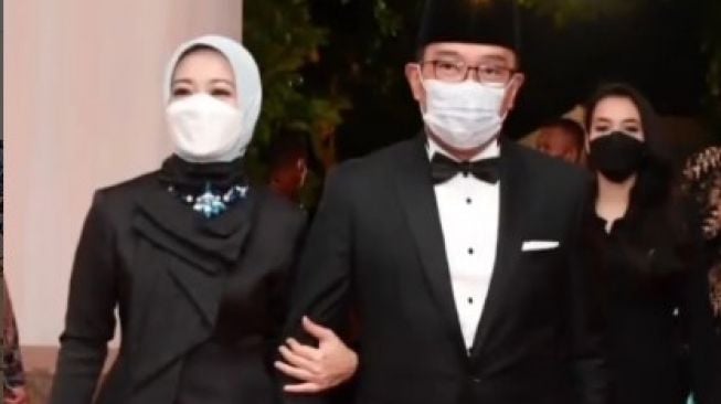 Ridwan Kamil Dan Istri Hadiri Pernikahan Anak Anies Baswedan Pakai Outfit Mamba