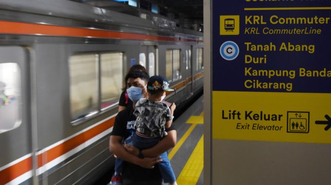 Uji Coba Layani Penumpang di Stasiun BNI City