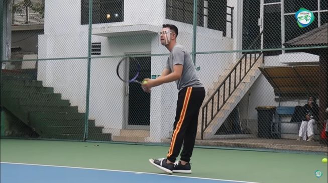 Potret Seleb Main Tenis (YouTube/menoreh TV)