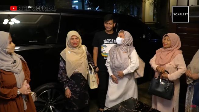  Momen Baby R Ketemu Keluarga Teuku Ryan (YouTube/Ricis Official)