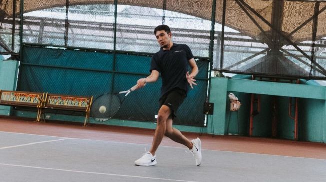 Lagi Jadi Tren, Ini Potret 7 Artis Saat Main Tenis yang Kece Abis