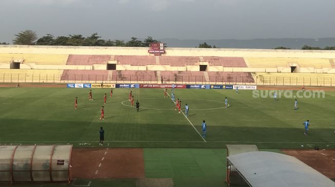 Laga Piala AFF U-16 Vietnam melawan Singapura di Stadion Sultan Agung, Minggu (31/7/2022) - (SuaraJogja.id/Wahyu Turi)