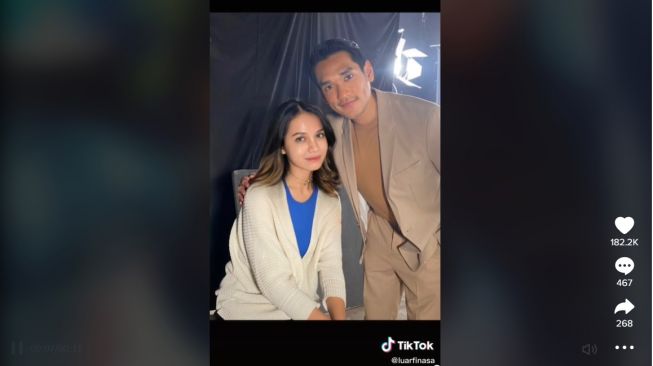 Gadis Ini Bagikan Foto Glow Up Bareng Afgan, Penampilannya Buat Warganet Bertanya-tanya