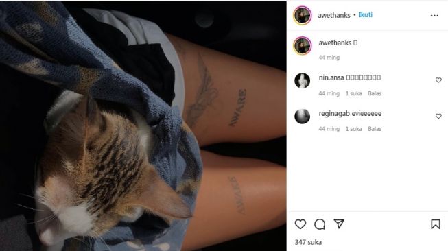 Potret tato anak kembar Titi DJ, Salma dan Salwa [Instagram/@awethanks]