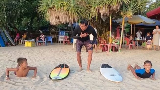 Pelatih Surfing di Kuta Mulai Mencari Bibit Atlet Surfing Internasional