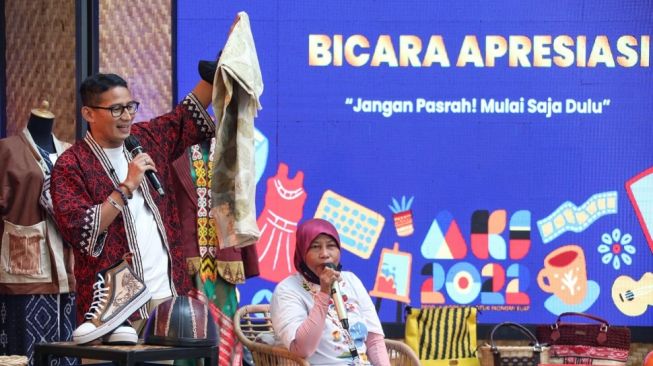 Sandiaga Uno Bangga Lihat Penyintas Kusta Semangat Ciptakan Produk Ecoprint di Pontianak