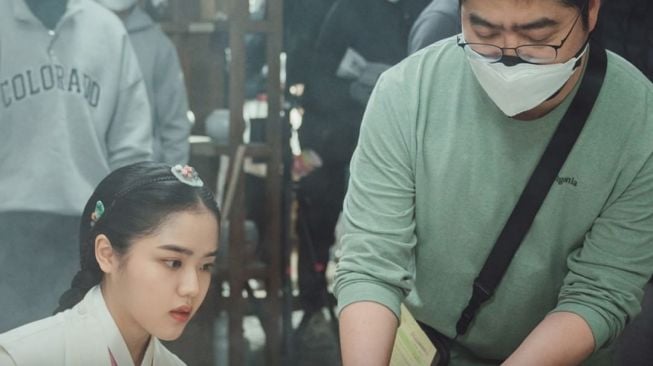 Potret di Balik Layar Poong The Joseon Psychiatrist (Instagram/@tvn_drama)