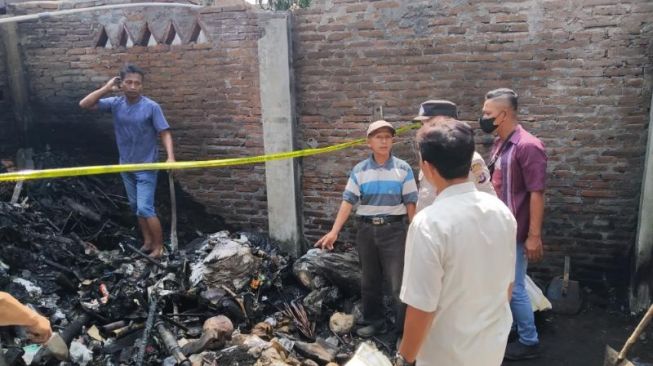 Kebakaran Menghanguskan Rumah di Tempel Kurang Dari 24 Jam, Dua Orang Alami Luka Bakar