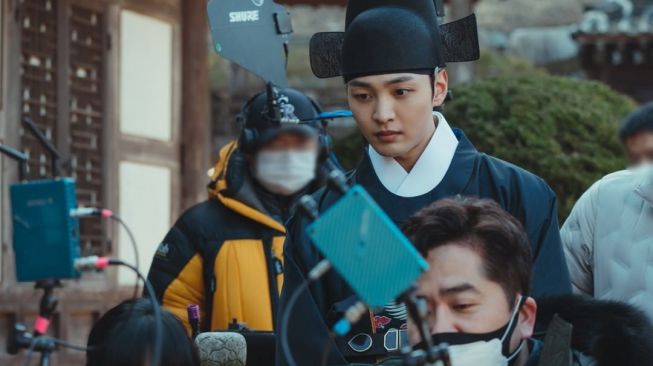 Potret di Balik Layar Poong The Joseon Psychiatrist (Instagram/@tvn_drama)