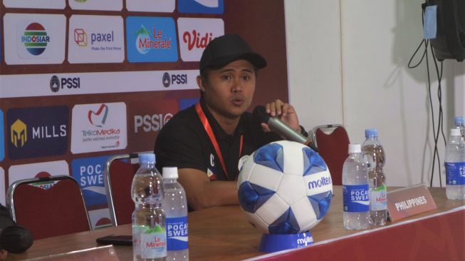 Pelatih Filipina U-16, Christopher Pedimonte. (Suara.com/Arif Budi)