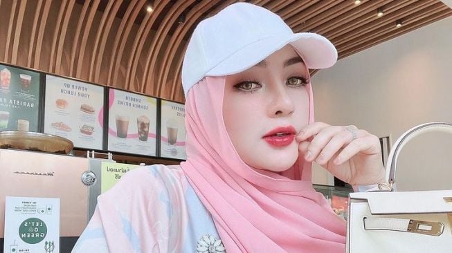 Profil Shella Saukia, Crazy Rich Aceh yang Naik Koper Elektrik di Area Masjidil Haram Makkah