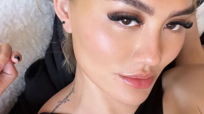 Potret Terkini Agnez Mo Pamer Tato Baru (Instagram/@agnezmo)