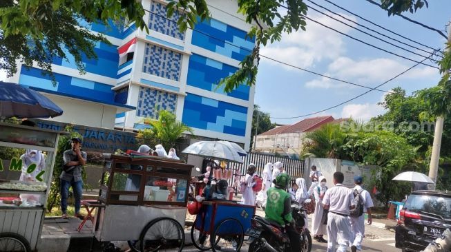 Bantah Guru Sekolah di Jakarta Barat Paksa Siswi Berhijab, Disdik: Itu Lagi Kegiatan Baca Alquran