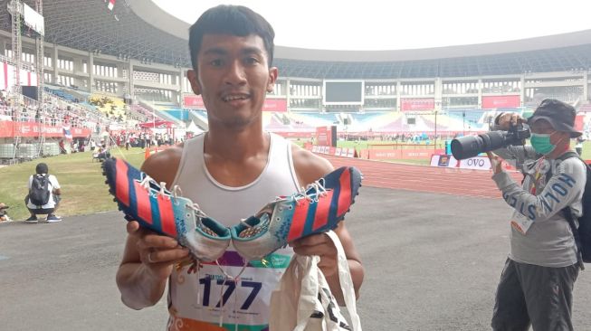 ASEAN Para Games 2022: Raih Emas Pakai Sepatu Hadiah dari Istri, Eko Nugraha Langsung Tulis Nama Istri dan Anak