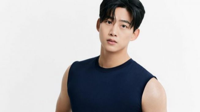 Taecyeon 2PM Tampilkan Tatapan Tajam Penuh Arti di Poster Terbaru Blind