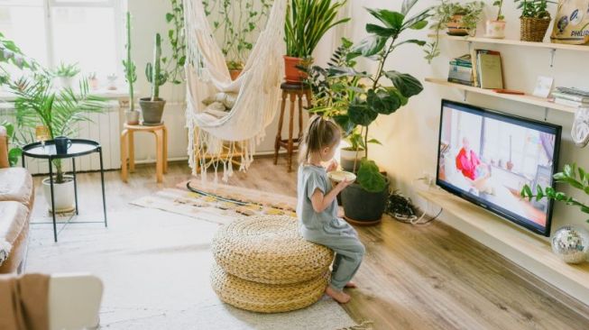 Orang Tua Diminta Jauhkan Anak dari Gadget saat Waktu Makan, Ini Alasannya