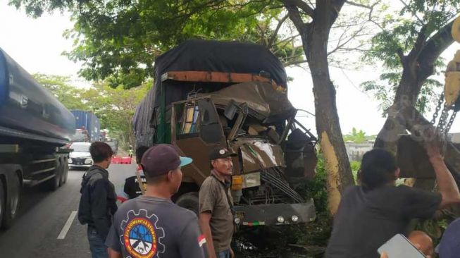 Truk Ringsek Parah Usai Tabrak Pohon Di Lamongan, Pengakuan Sopir ...