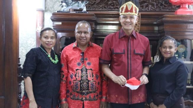 Satu Keluarga dari Papua Ini Bertekad Keras Bertemu Gubernur Ganjar, Ini Alasannya