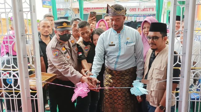 Camat Bangko Resmikan Kantor 'RoLi'