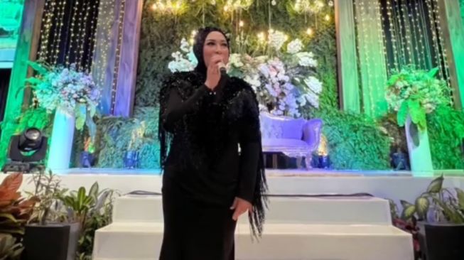 Melly Goeslaw Sudah Turun Berat Badan 30 Kg, Netizen Larang Lebih Kurus Lagi: Jadi Kelihatan Tuwir!