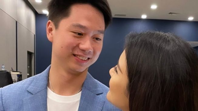 Potret Kevin Sanjaya Melamar Valencia Tanoesoedibjo (instagram/@valenciatanoe)