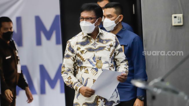 Menteri Komunikasi dan Informatika (Menkominfo) Johnny G Plate hadir untuk memberikan keterangan pers terkait perkembangan pendaftaran PSE di Kantor Kominfo, Jakarta Pusat, Rabu (3/8/2022). [Suara.com/Alfian Winanto]