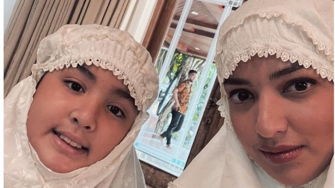 Potret terbaru Mikhayla anak Nia Ramadhani (Instagram/@ramadhaniabakrie)