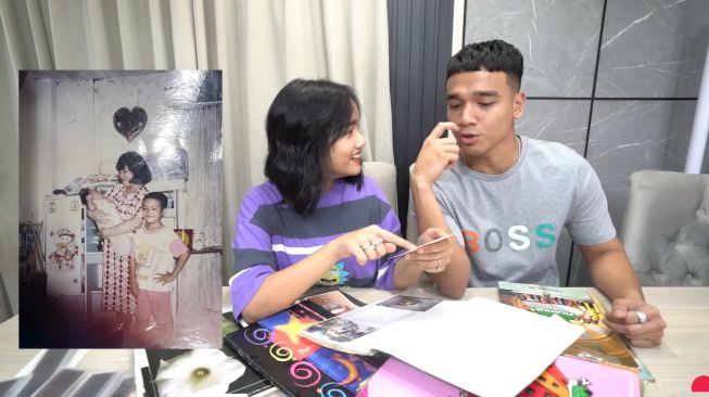 Momen Fuji Tunjukkan Foto Jadul Keluarganya (YouTube/Fuji An)