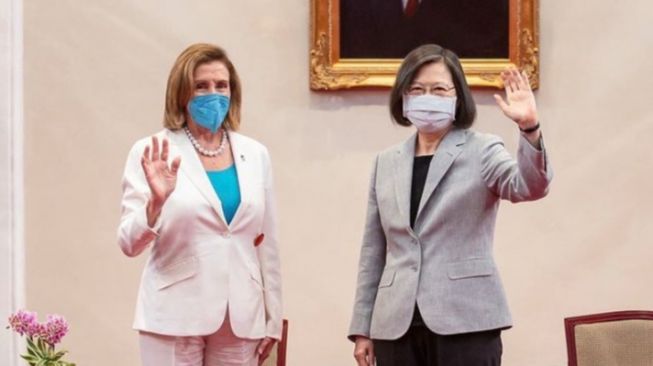 Ketua DPR AS Nancy Pelosi Hiraukan Kemarahan China Saat Datang ke Taiwan: Hormati Demokrasi