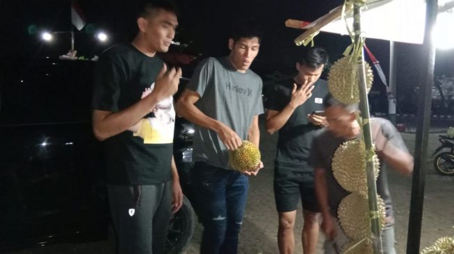 Sempat Lesu Diterpa Isu 'Pedagang Nakal', Pasar Durian Wisata Cheng Hoo Bangkit Lagi Diborong Atlet Voli Nasional