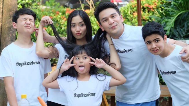 Momen Kebersamaan Jonathan Frizzy dan Ririn Dwi Ariyanti (Instagram/@ririndwiariyanti)