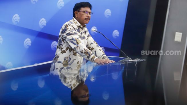 Menteri Komunikasi dan Informatika (Menkominfo) Johnny G Plate memberikan keterangan pers terkait perkembangan pendaftaran PSE di Kantor Kominfo, Jakarta Pusat, Rabu (3/8/2022). [Suara.com/Alfian Winanto]