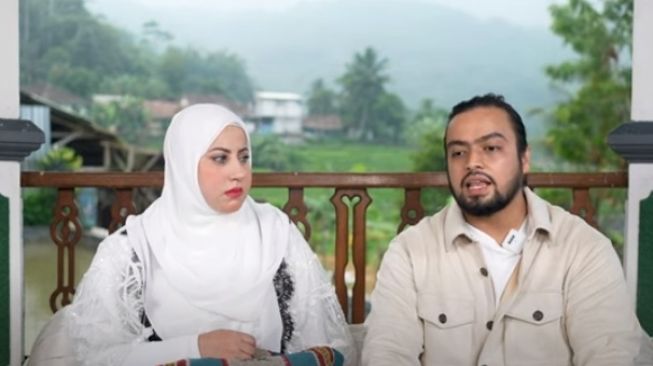 Tasyi Athasyia dan suaminya, Syech Zaki Alatas [YouTube/Tasyi Athasyia]