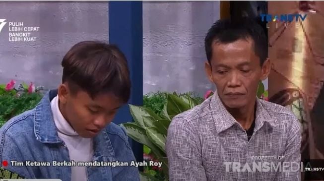 Roy Citayam Fashion Week dan ayahnya [YouTube/TRANS TV Official]