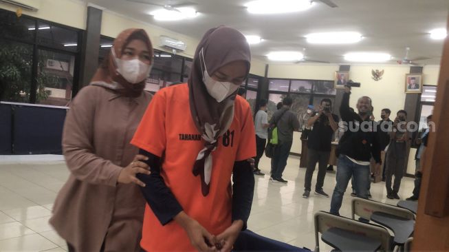 Polisi Ringkus Emak-emak Pelaku Penipuan Minyak Goreng Modus Jual Harga Murah