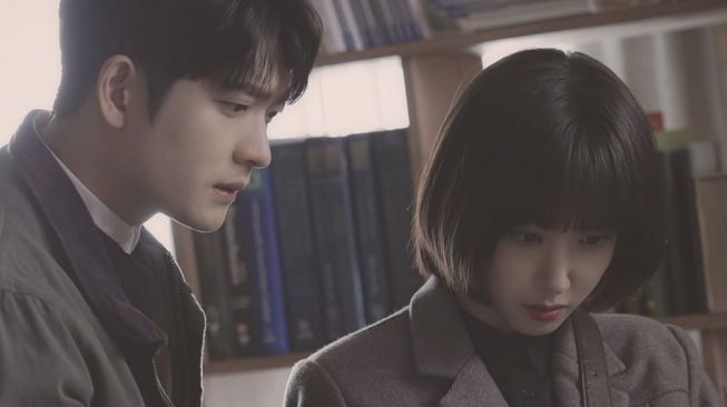 Potret Romantis Park Eun Bin dan Kang Tae Oh di Extraordinary Attorney Woo (Instagram/@channel.ena.d)