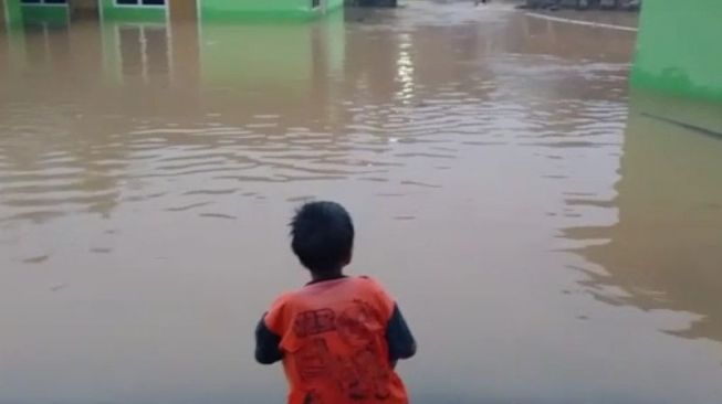 Bandar Lampung Dikepung Banjir, BPBD Bandar Lampung Imbau Warga Tidak Buang Sampah Sembarangan