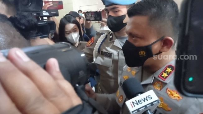 Irjen Ferdy Sambo memenuhi panggilan Mabes Polri untuk kasus tewasnya Brigadir J di Mabes Polri, Jakarta Selatan, Kamis (4/8/2022). (Suara.com/Yosea)