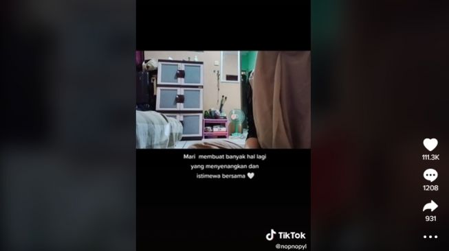 Dapat paket cincin emas. [TikTok]