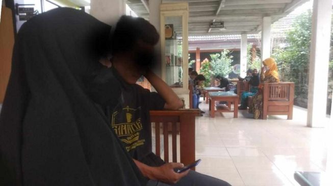 10 Kali Diperkosa Mantan Pacar hingga Hamil 6 Bulan, Gadis SMP di Lamongan Lapor ke Polisi Didampingi Suami