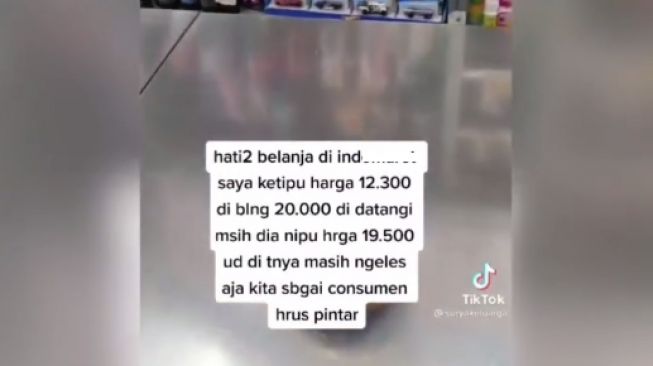 Viral! Wanita Protes Merasa Ditipu Beli di Minimarket, Harga Barang Tidak Sesuai dan Tak Diberikan Struk