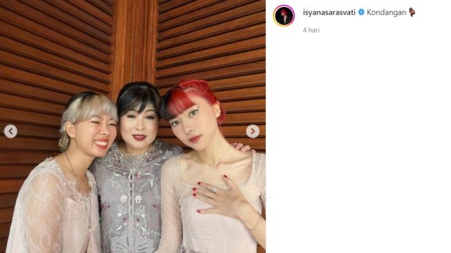 Paduan gaya rambut kekinian dan kebaya (instagram/isyanasarasvati)