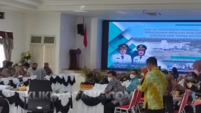 Usir Wartawan Keluar saat Liput Rapat, Basri Rase dan Kepala Dinas PUPRK Beberkan Alasannya