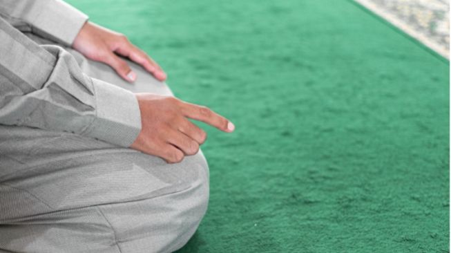 Niat Sholat Jumat untuk Imam dan Makmum, Lengkap dengan Panduannya