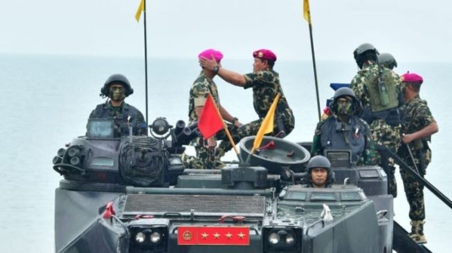 Jenderal Andika Perkasa Jadi Warga Kehormatan Marinir, Ikut Latihan Pertempuran Jarak Dekat