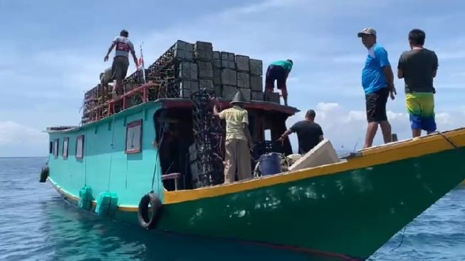 Gubernur Sulsel Selamatkan Ekosistem di Laut Dengan Tenggelamkan Apartemen Ikan