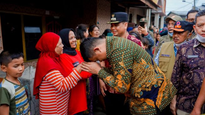 Tinjau Korban Kebakaran Belawan, Ini yang Dilakukan Bobby Nasution