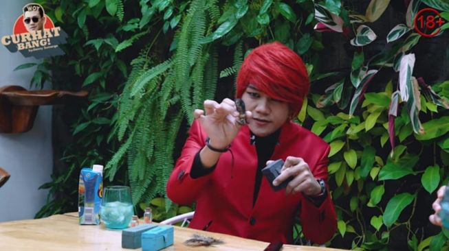 Pesulap Merah Bongkar Cara Kerja Pawang Hujan, Netizen: Mbak Rara Ketar-ketir